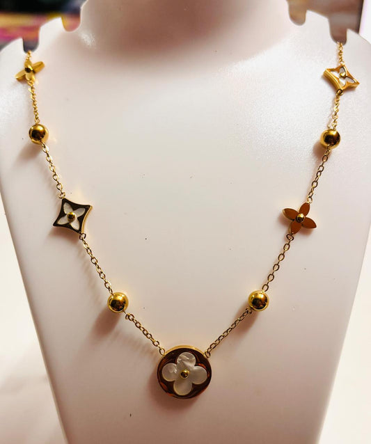 IRAZ 18k Gold Plated Anti-Tarnish Flower Pendant Necklace